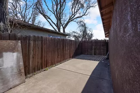 1025 Hawthorne Ave, Modesto, CA 95350 photo 8