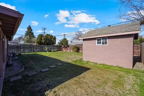1025 Hawthorne Ave, Modesto, CA 95350 photo 6