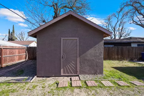 1025 Hawthorne Ave, Modesto, CA 95350 photo 5