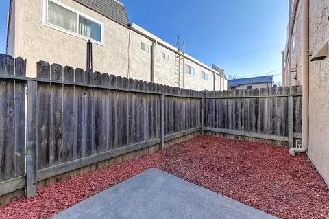 Exterior - 7032 Fair Oaks Blvd #3, Carmichael, CA 95608 photo 2 of 8