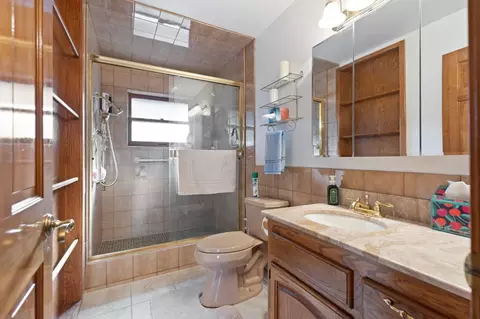 Bath - 2680 Cascade Trl, Cool, CA 95614 photo 2 of 5