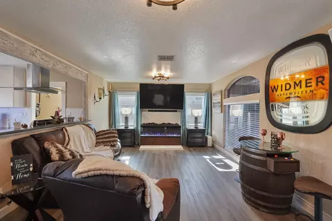 Living - 142 Kimble St, Modesto, CA 95354 photo 2 of 3