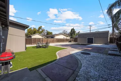 Exterior - 142 Kimble St, Modesto, CA 95354 photo 4 of 8