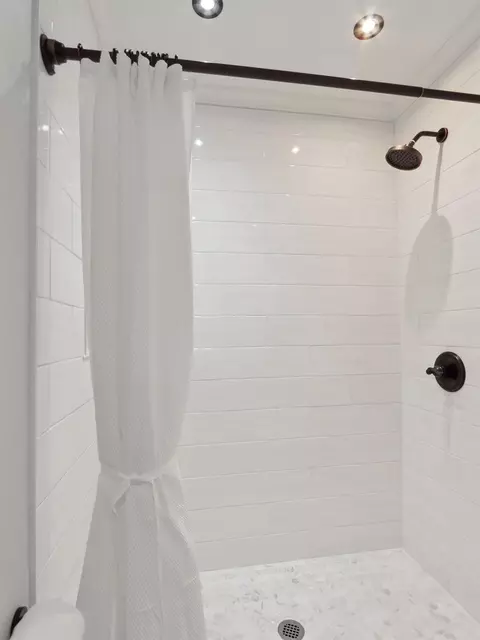 Bath - 3709 Campolindo Dr, Moraga, CA 94556 photo 3 of 7