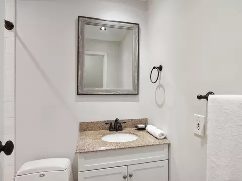 Bath - 3709 Campolindo Dr, Moraga, CA 94556 photo 4 of 7