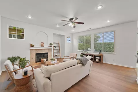 Living - 3016 Edgeview Dr, Modesto, CA 95355 photo 3 of 4