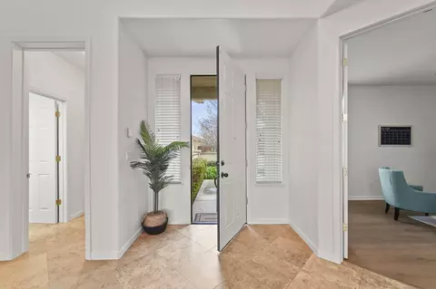 Entry Way - 3016 Edgeview Dr, Modesto, CA 95355 photo 2 of 10