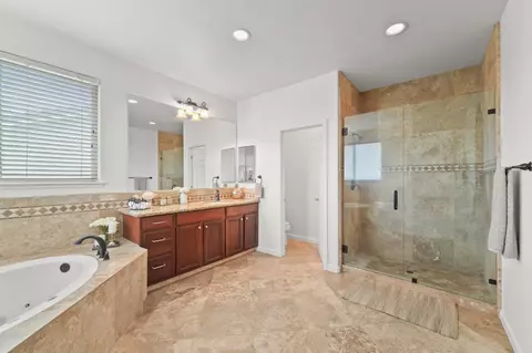 Bath - 3016 Edgeview Dr, Modesto, CA 95355 photo 3 of 7