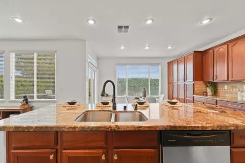Kitchen - 3016 Edgeview Dr, Modesto, CA 95355 photo 4 of 7