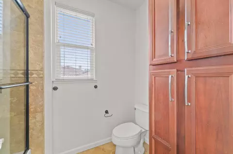 Bath - 3016 Edgeview Dr, Modesto, CA 95355 photo 6 of 7