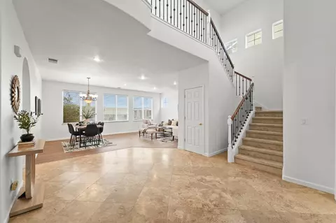 Entry Way - 3016 Edgeview Dr, Modesto, CA 95355 photo 3 of 10