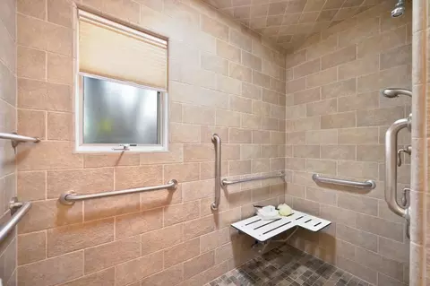 Bath - 27224 Meadowbrook Dr, Davis, CA 95618 photo 3 of 5