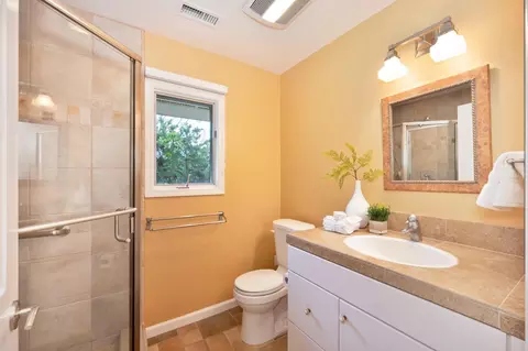 Bath - 27224 Meadowbrook Dr, Davis, CA 95618 photo 5 of 5