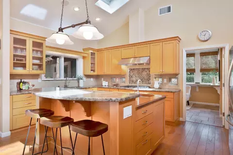 Kitchen - 27224 Meadowbrook Dr, Davis, CA 95618 photo 7 of 8