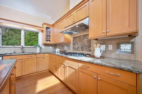 Kitchen - 27224 Meadowbrook Dr, Davis, CA 95618 photo 2 of 8
