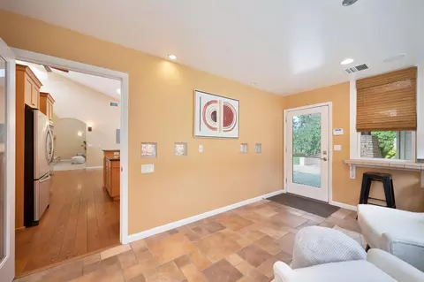 Entry Way - 27224 Meadowbrook Dr, Davis, CA 95618 photo 8 of 10