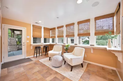 Entry Way - 27224 Meadowbrook Dr, Davis, CA 95618 photo 7 of 10