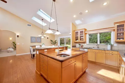 Kitchen - 27224 Meadowbrook Dr, Davis, CA 95618 photo 1 of 8