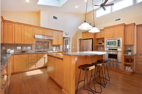 Kitchen - 27224 Meadowbrook Dr, Davis, CA 95618 photo 6 of 8