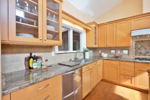 Kitchen - 27224 Meadowbrook Dr, Davis, CA 95618 photo 4 of 8