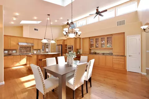 Dining - 27224 Meadowbrook Dr, Davis, CA 95618 photo 2 of 5