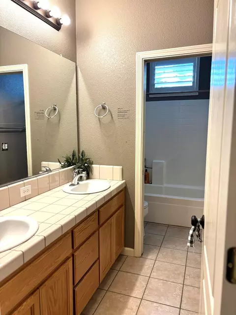 Bath - 4423 E Tuolumne Rd, Denair, CA 95316 photo 3 of 4