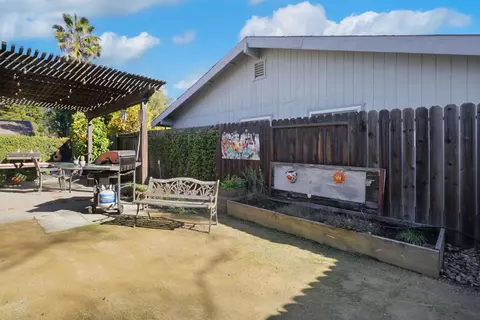 Exterior - 727 Barcelona Ave, Davis, CA 95616 photo 8 of 17