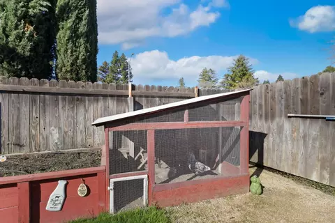 Exterior - 727 Barcelona Ave, Davis, CA 95616 photo 15 of 17