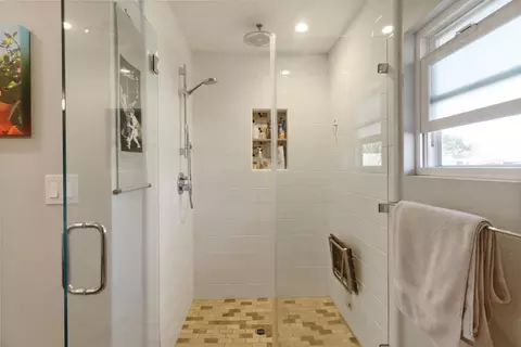 Bath - 727 Barcelona Ave, Davis, CA 95616 photo 3 of 5