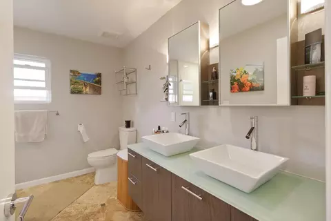 Bath - 727 Barcelona Ave, Davis, CA 95616 photo 1 of 5