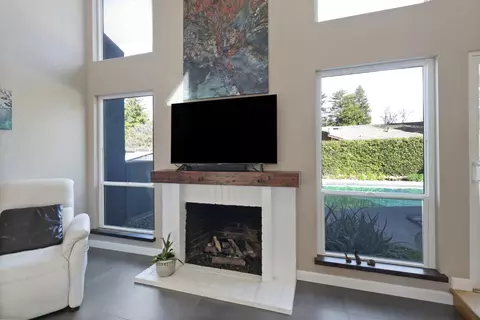 Living - 727 Barcelona Ave, Davis, CA 95616 photo 6 of 10