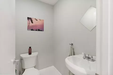 Bath - 727 Barcelona Ave, Davis, CA 95616 photo 5 of 5