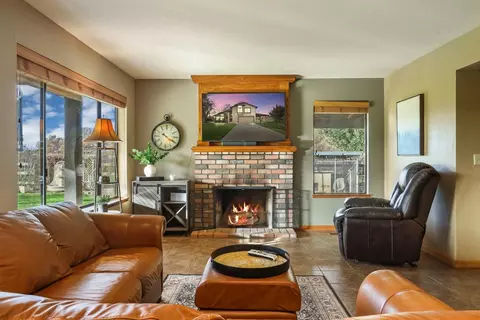 Living - 29423 S Chrisman Rd, Tracy, CA 95304 photo 8 of 11