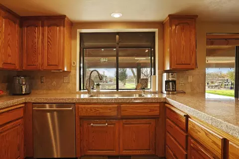 Kitchen - 29423 S Chrisman Rd, Tracy, CA 95304 photo 4 of 7
