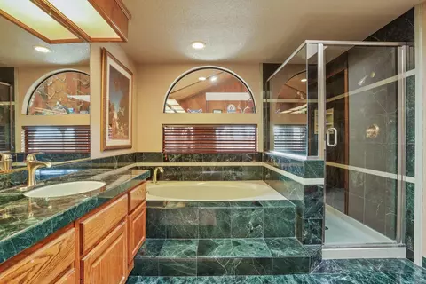 Bath - 29423 S Chrisman Rd, Tracy, CA 95304 photo 5 of 7