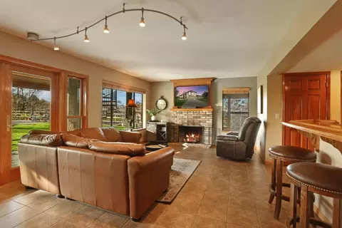 Living - 29423 S Chrisman Rd, Tracy, CA 95304 photo 2 of 11