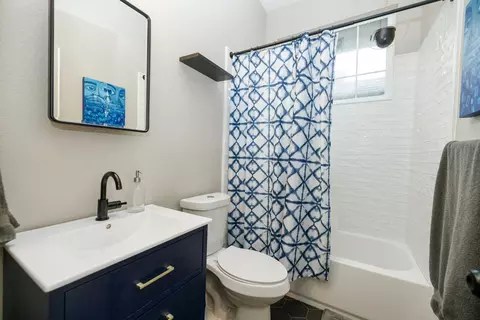Bath - 309 Hackberry Ave, Modesto, CA 95354 photo 1 of 3