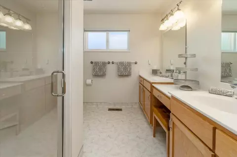 Bath - 804 Buckthorn, Murphys, CA 95247 photo 1 of 4