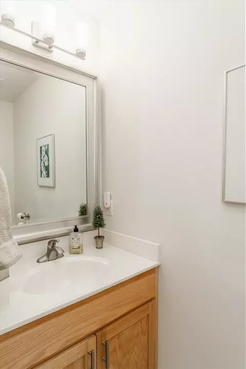 Bath - 804 Buckthorn, Murphys, CA 95247 photo 3 of 4