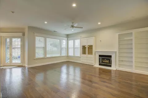 Living - 732 Morningside Ct, Folsom, CA 95630 photo 3 of 6