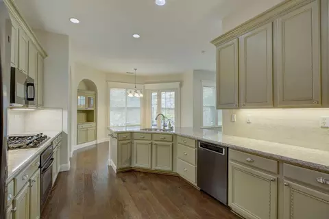 Kitchen - 732 Morningside Ct, Folsom, CA 95630 photo 2 of 3