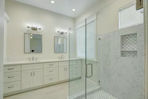 Bath - 732 Morningside Ct, Folsom, CA 95630 photo 1 of 4