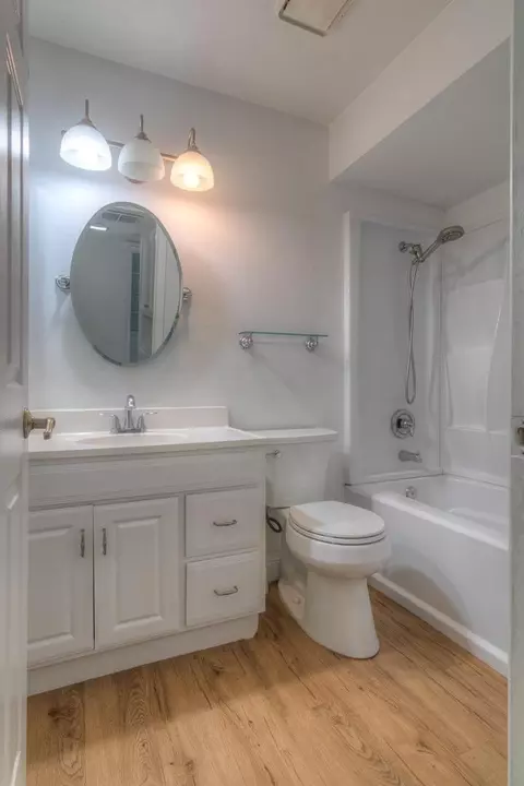 Bath - 3714 Garfield Ave, Carmichael, CA 95608 photo 1 of 5