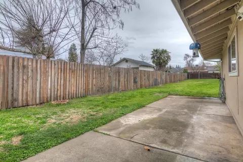 Exterior - 3714 Garfield Ave, Carmichael, CA 95608 photo 3 of 11