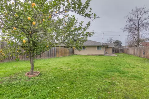 Exterior - 3714 Garfield Ave, Carmichael, CA 95608 photo 7 of 11