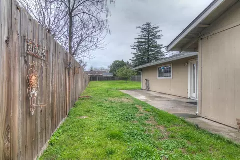 Exterior - 3714 Garfield Ave, Carmichael, CA 95608 photo 4 of 11