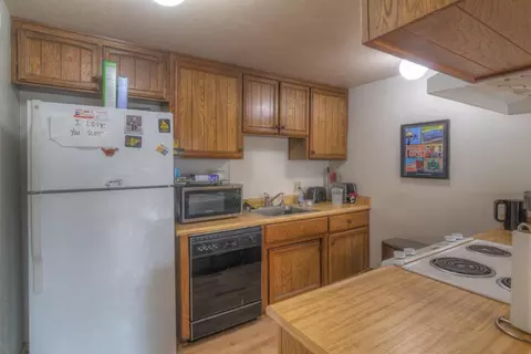 Kitchen - 3714 Garfield Ave, Carmichael, CA 95608 photo 4 of 5