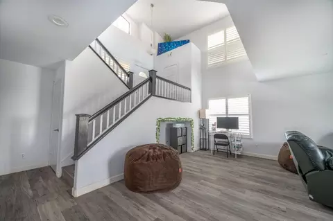 Entry Way - 1178 Cherry Oak Ln, Manteca, CA 95336 photo 3 of 5