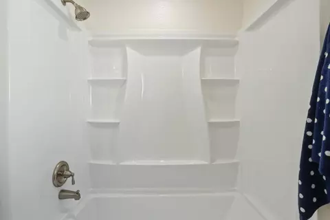 Bath - 2807 Balboa Dr, Tracy, CA 95376 photo 2 of 5