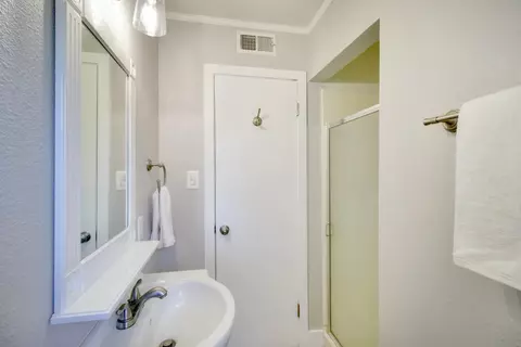 Bath - 4736 Melvin Dr, Carmichael, CA 95608 photo 4 of 4